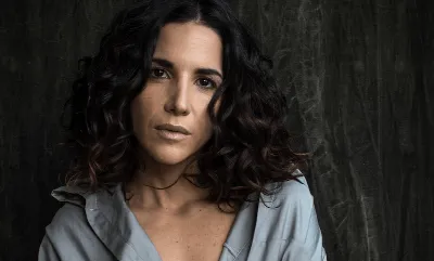 Verônica Ferriani canta Nara Leão em Santos